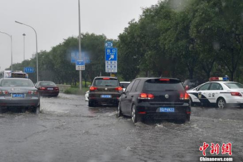 昆明“逢雨必涝”顽疾难破 中国城市如何不再“看海”